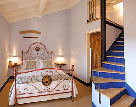 QUADRUPLE MAIN HOUSE