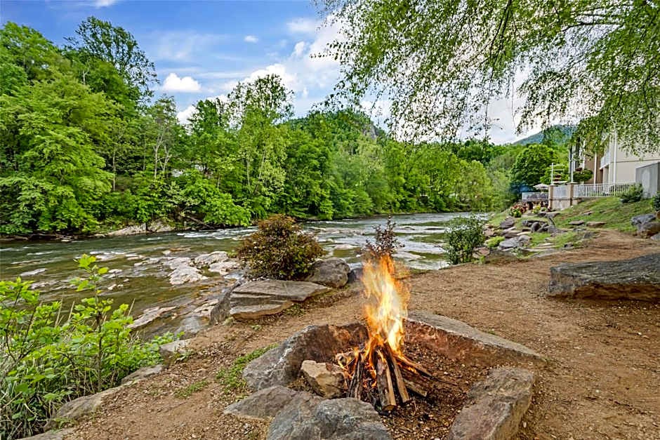 Best Western Plus River Escape Inn & Suites