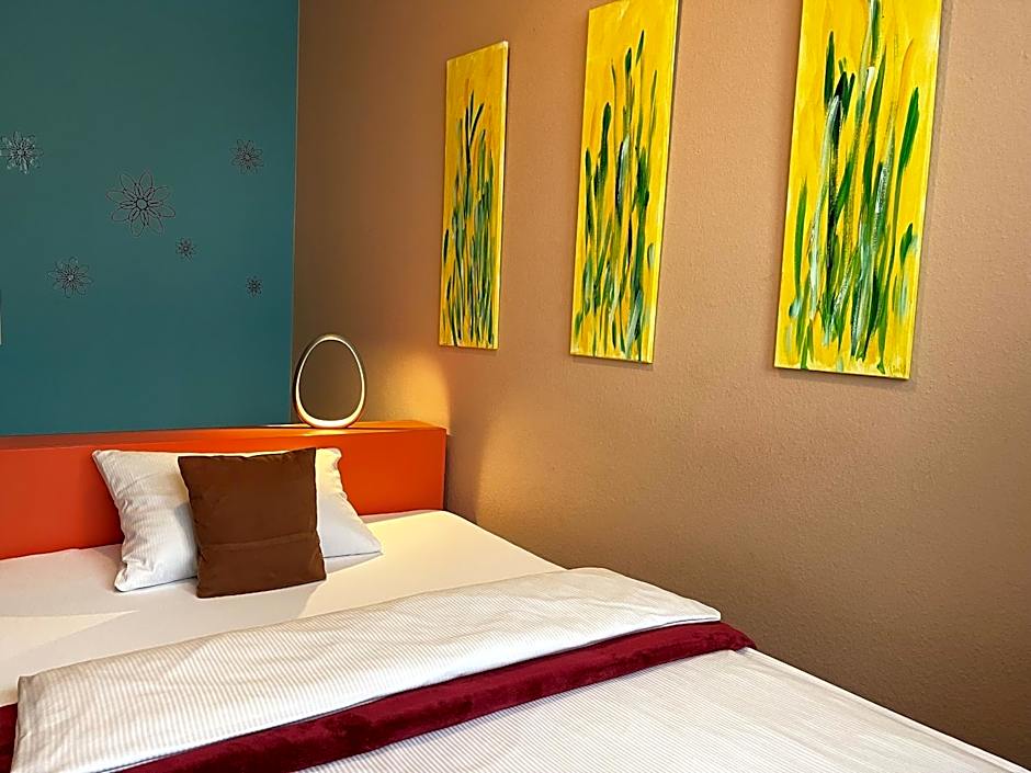 Hotel Stadt Hamburg am Fluss Saarbrücken by Klassen Stay