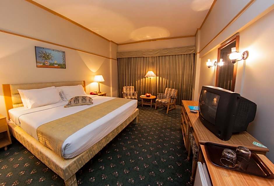 Photo 1 of 8 of Royal 2 Beds