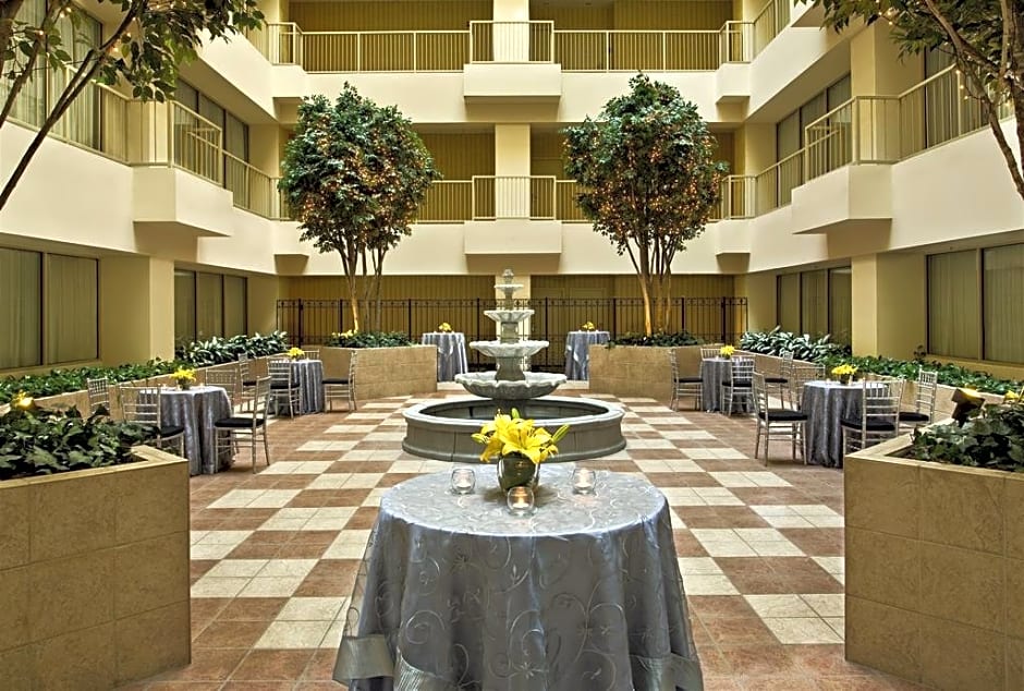 OYO Hotel St Louis Downtown City Center MO