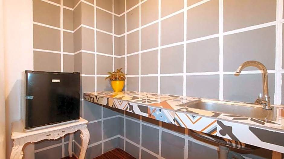 OYO 1087 Enrico's Place Kamias