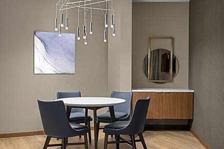 One-Bedroom King Suite