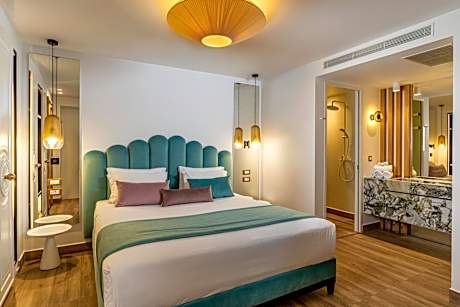 Senior Suite with Inner Courtyard View & Plunge Pool