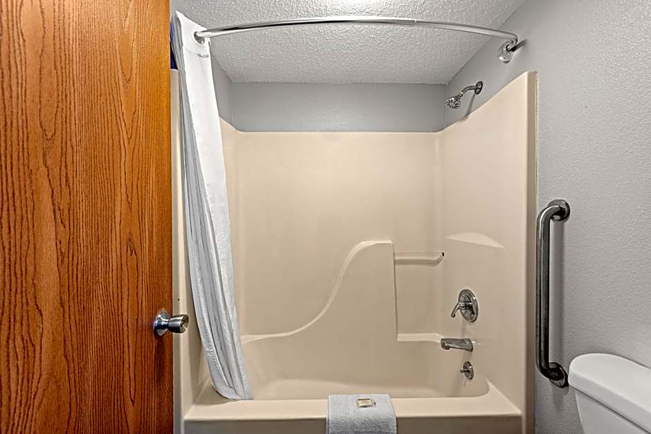 Photo 1 of 4 of 1 King Bed Suite