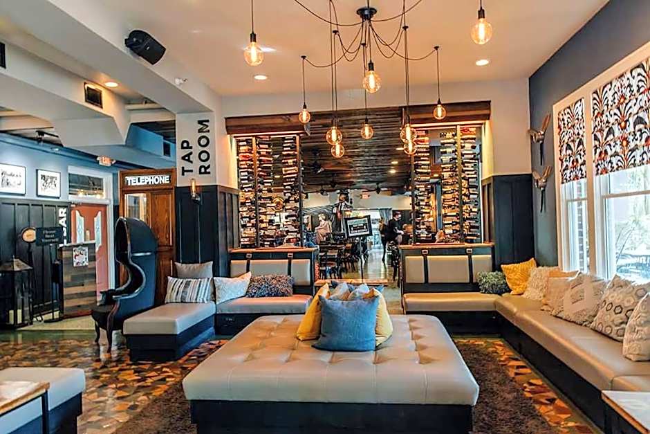Hollander Hotel - Downtown St. Petersburg