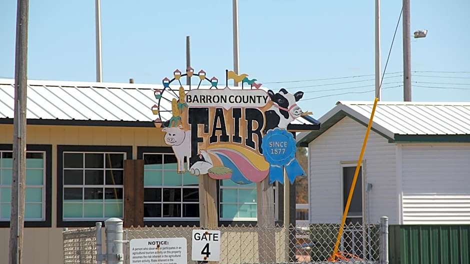 Holiday Inn Express & Suites Rice Lake By IHG