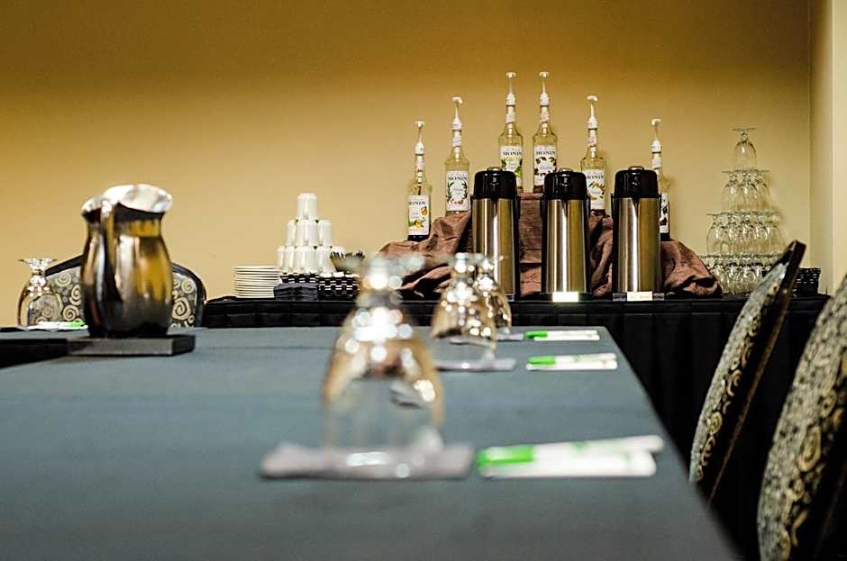 Holiday Inn Hotel Pewaukee-Milwaukee West By IHG