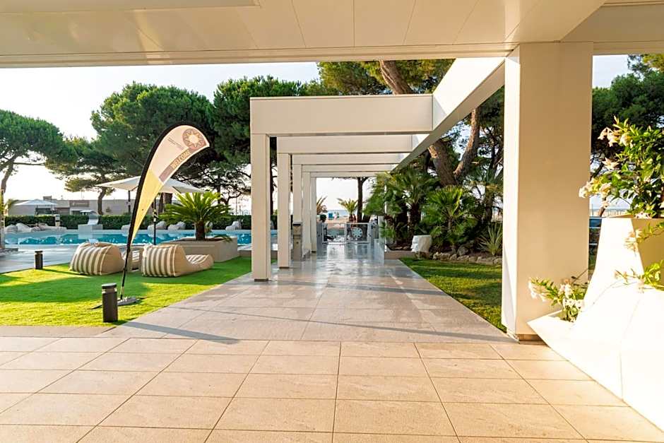 International Beach Hotel
