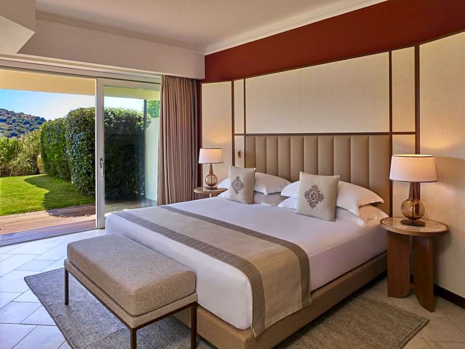 Photo 1 of 5 of Garden Junior 1 King Bed Suite, Hot Tub