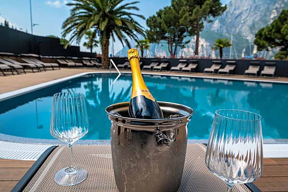 Lake Front Hotel Mirage