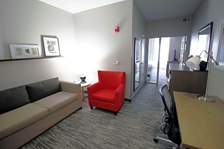 One-Bedroom King Suite - Disability Acces/Non-Smoking