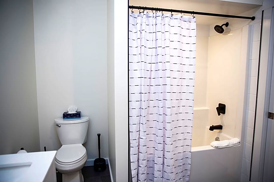 The Stellar Condo - Cozy 2 Bedroom with Hot Tub