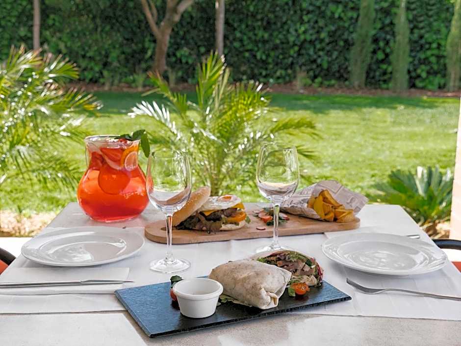 Topazio Vibe Beach Hotel & Apartments