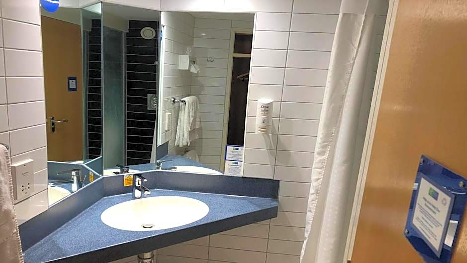 Holiday Inn Express Glenrothes By IHG