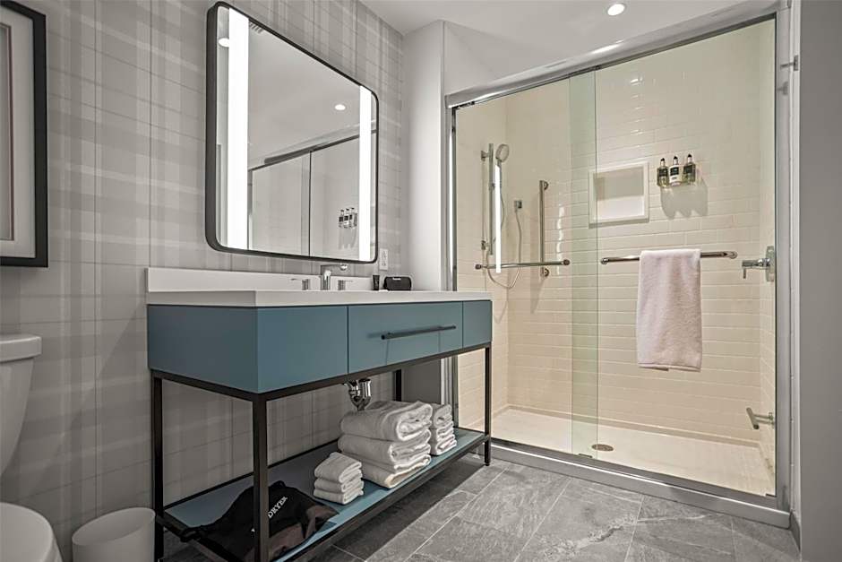 The Highlander at Radford, Tapestry Collection by Hilton