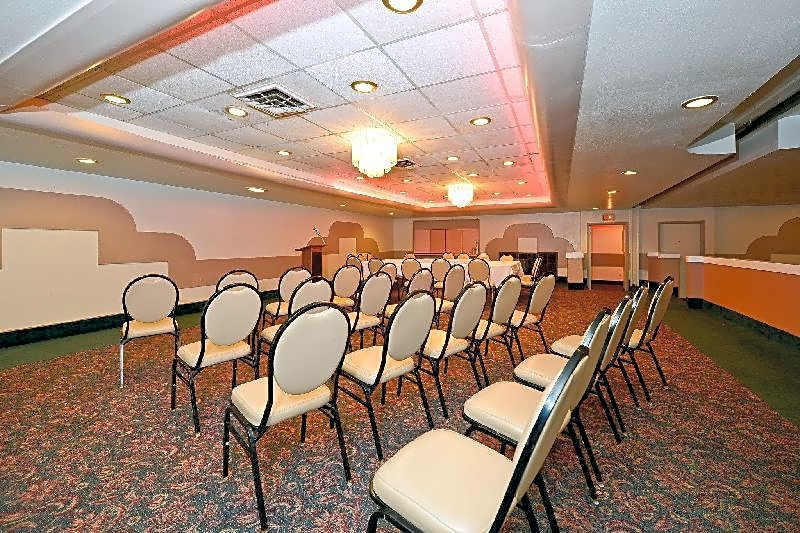 Howard Johnson by Wyndham Benton Harbor