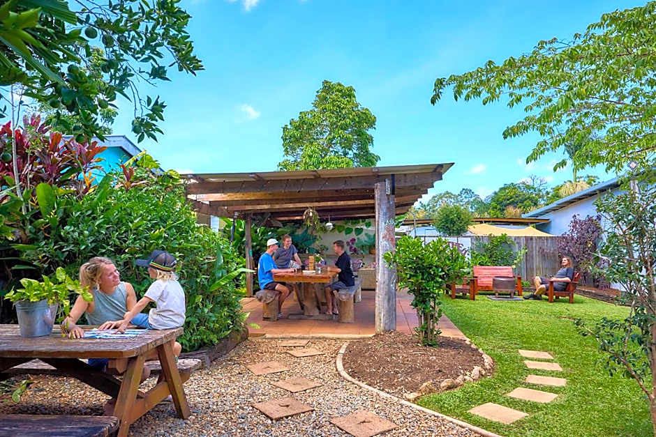 On The Wallaby Eco Lodge