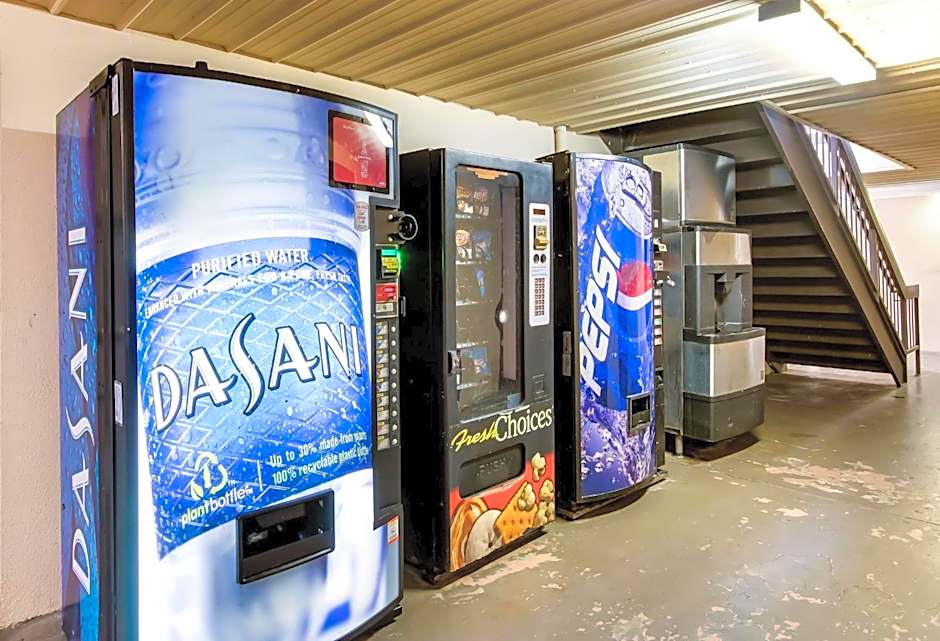 Red Roof Inn & Suites Statesboro - University