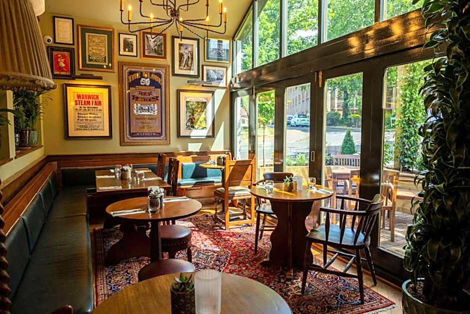 The Globe, Warwick, Warwickshire - Brunning & Price