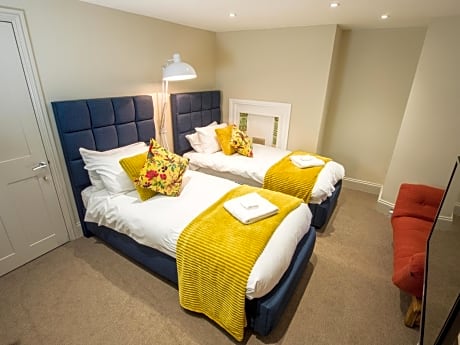 Twin Room with Shared Bathroom