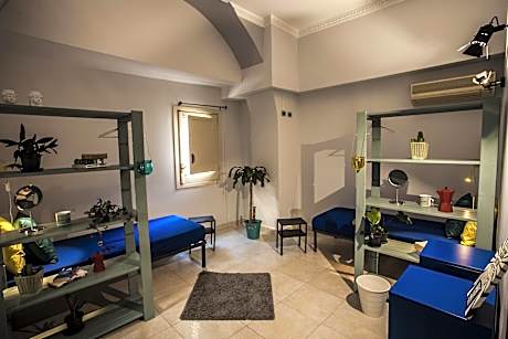 Bed in 6-Bed Mixed Dormitory Room with Private Bathroom