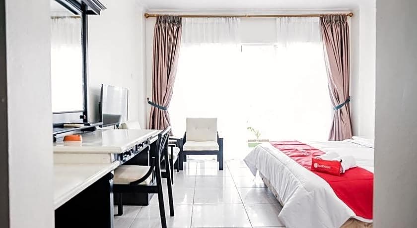 RedDoorz Plus near Pelabuhan Merak