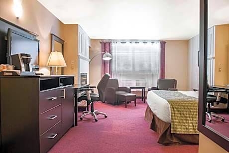 1 King Bed, Nonsmoking