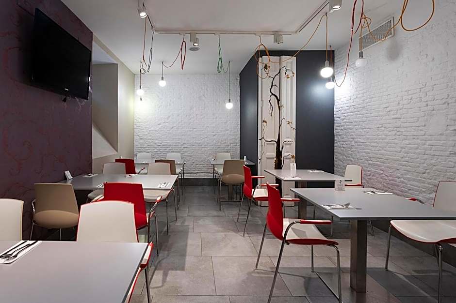 Petit Palace Lealtad Plaza