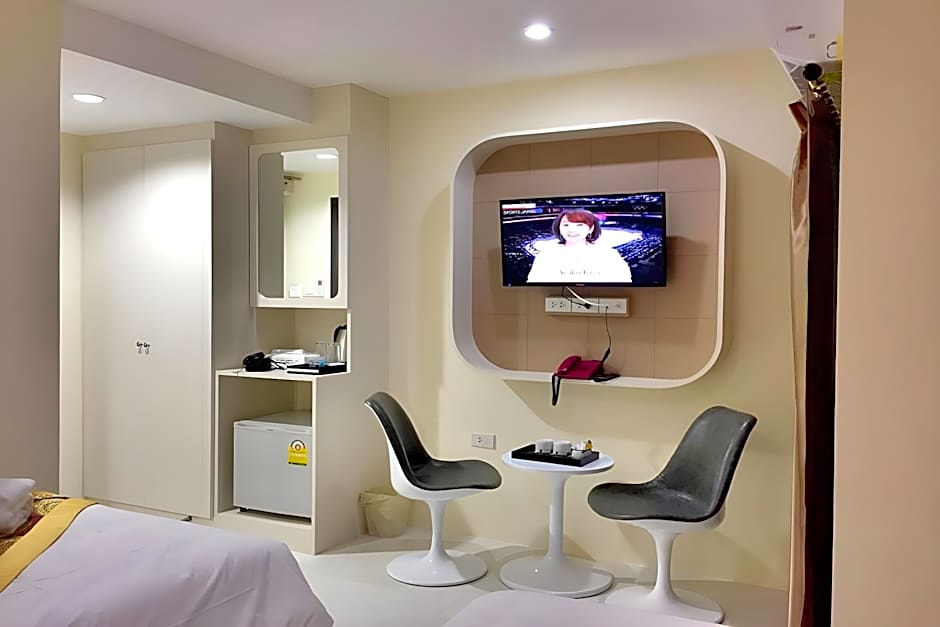 Top High Airport Link Hotel