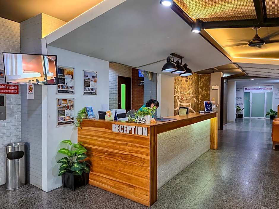 18 Coins Cafe & Hostel