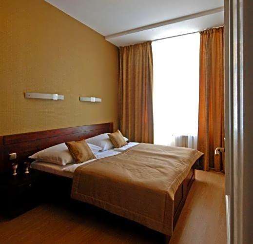 U Stare Pani - At the Old Lady Hotel