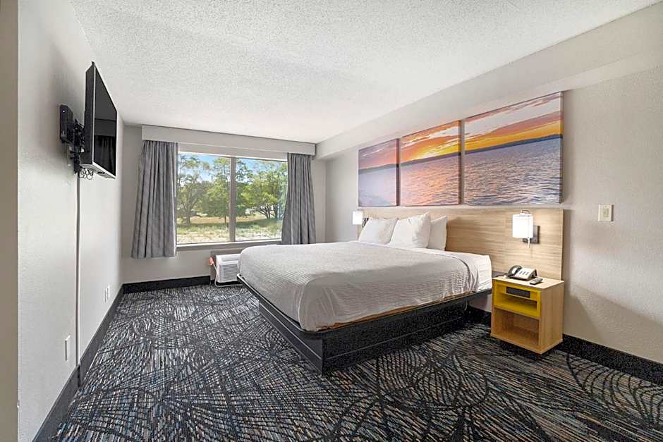 Days Inn & Suites by Wyndham Norton Shores/Muskegon