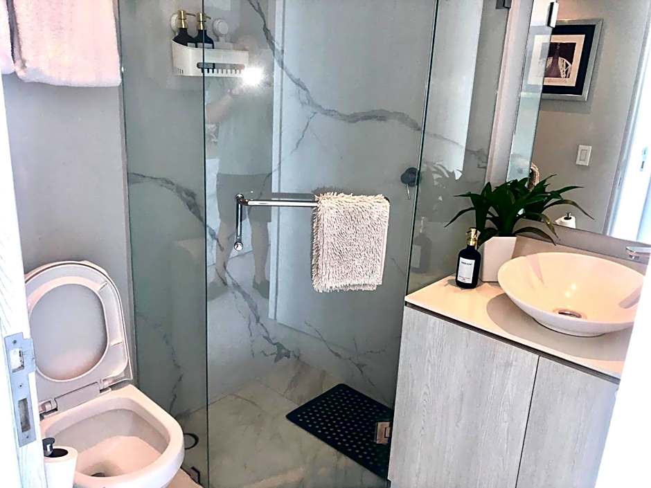 Luxurious Oceanfront condo with Unmatched Panoramic Views