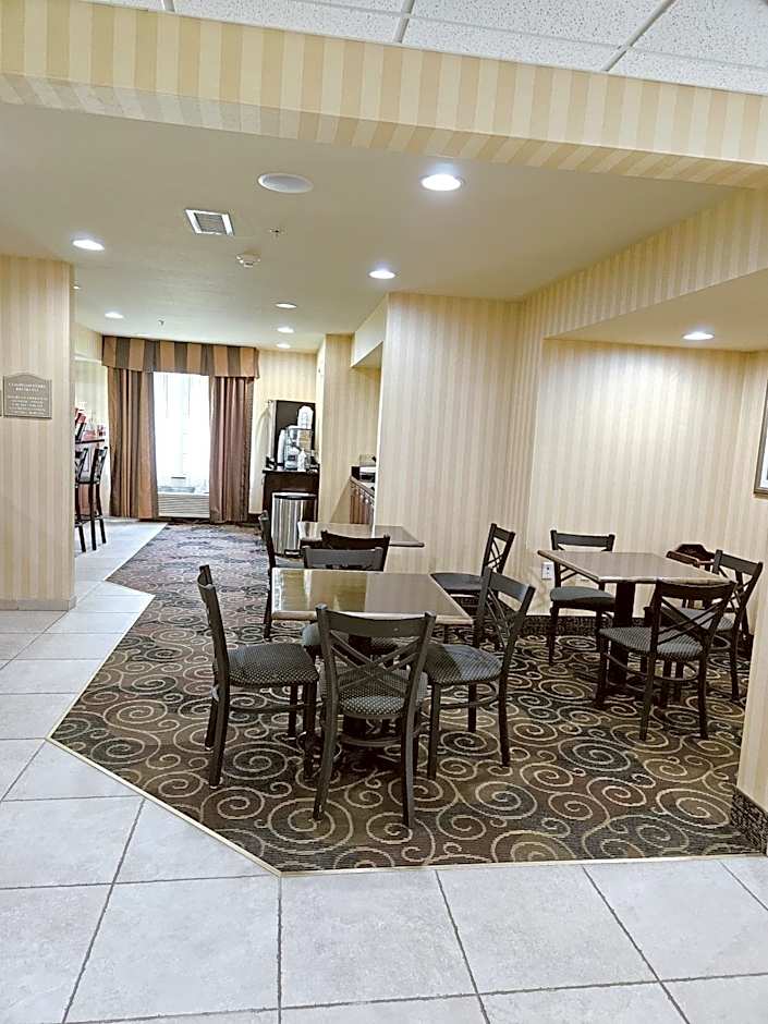 Cobblestone Inn & Suites - Bloomfield