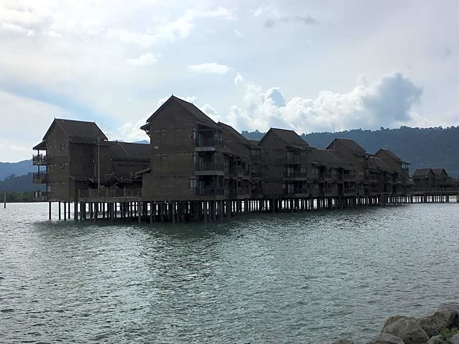 THE LAGOON WATER CHALET