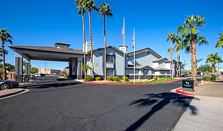The Hotel Serene Glendale Peoria, Surestay Collection by BW