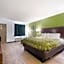 Econo Lodge Inn & Suites East