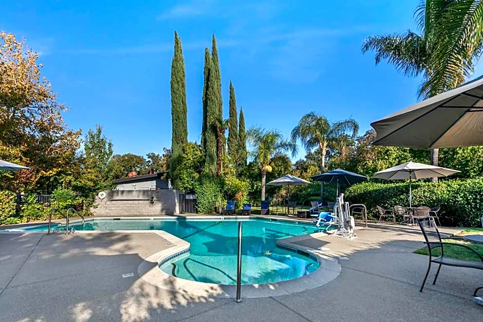 University Park Inn & Suites, an Ascend Collection Hotel