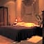 Tingala Lodge - Bed in the Bush