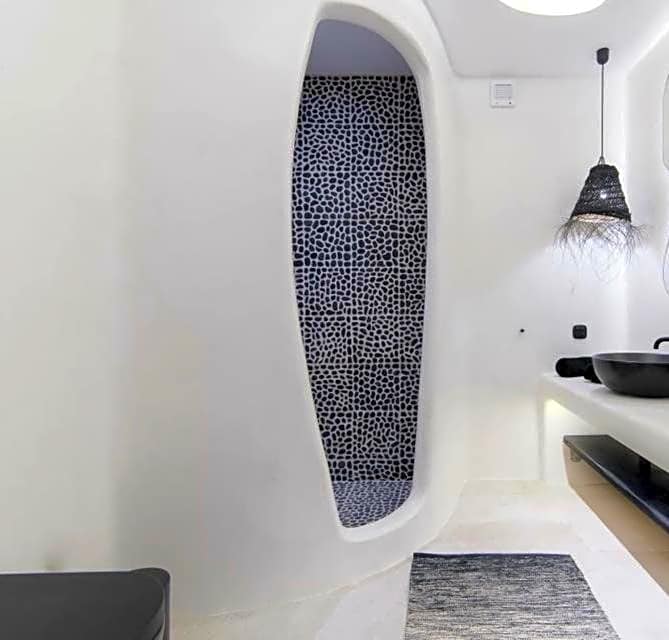 Portara Seaside Luxury Suites