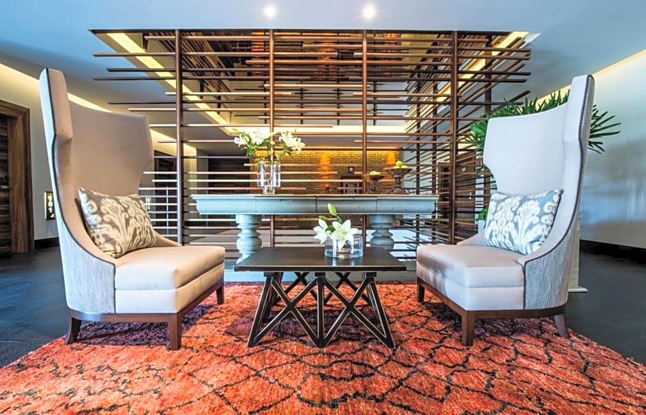 Square Small Luxury Hotel