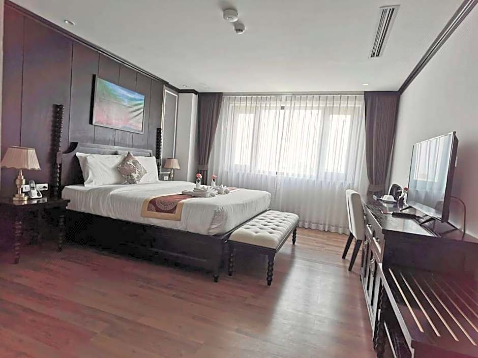 Aaron Riverview Hotel