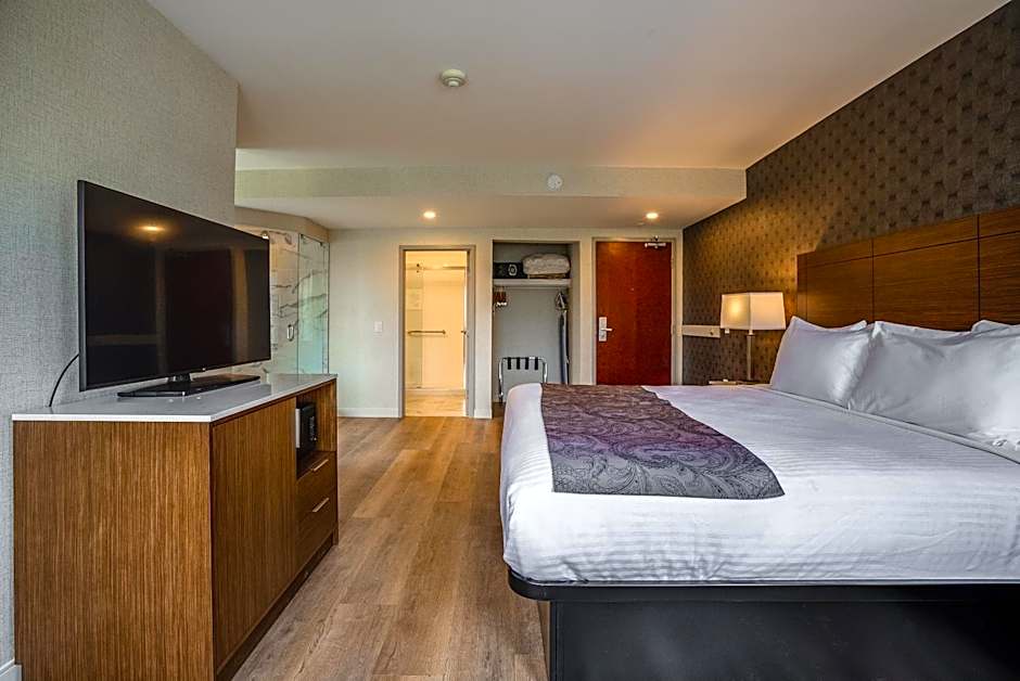 Monte Carlo Inns Oakville Suites