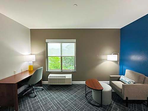 Comfort Inn & Suites Plainville-Foxboro