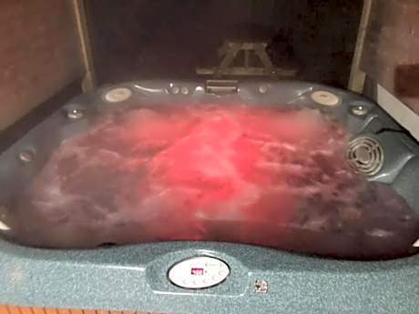 One-Bedroom Ground Floor Apartment with Private Hot Tub (Dog Friendly) Golden Eagle