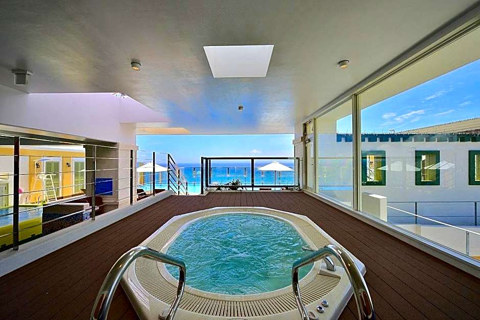 Vessel Hotel Campana Okinawa