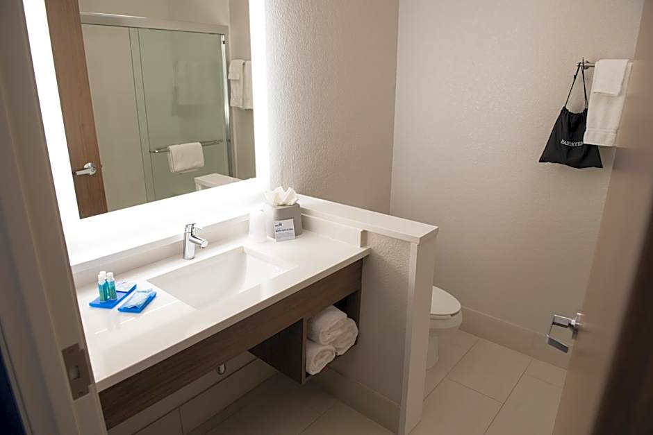 Photo 1 of 2 of Standard 1 King Bed, Accessible