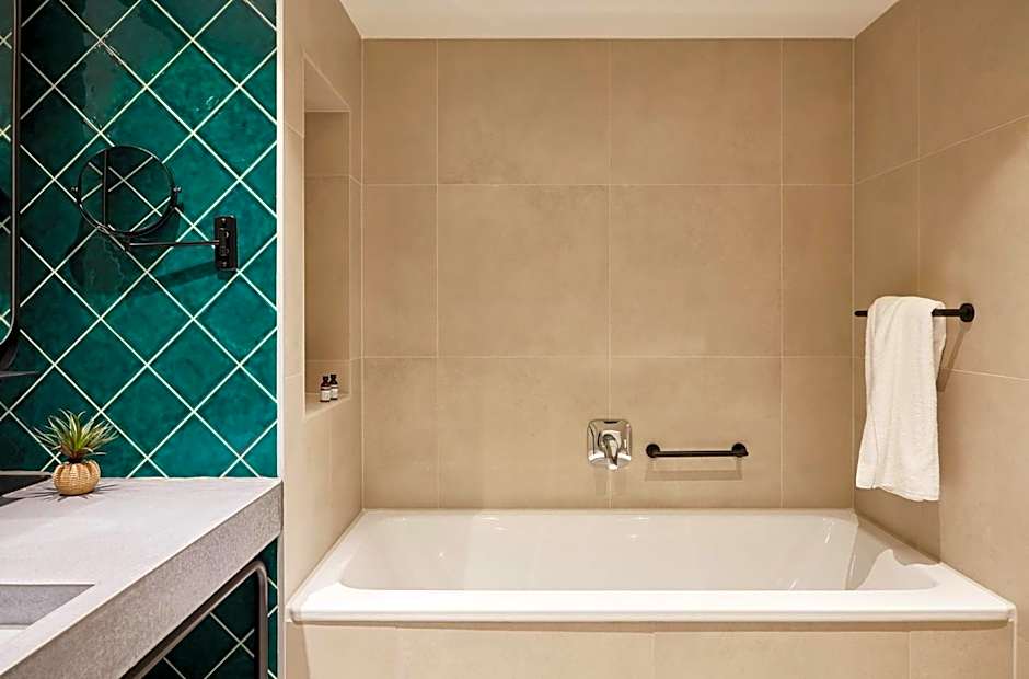 Hotel Indigo Berlin East Side Gallery By IHG