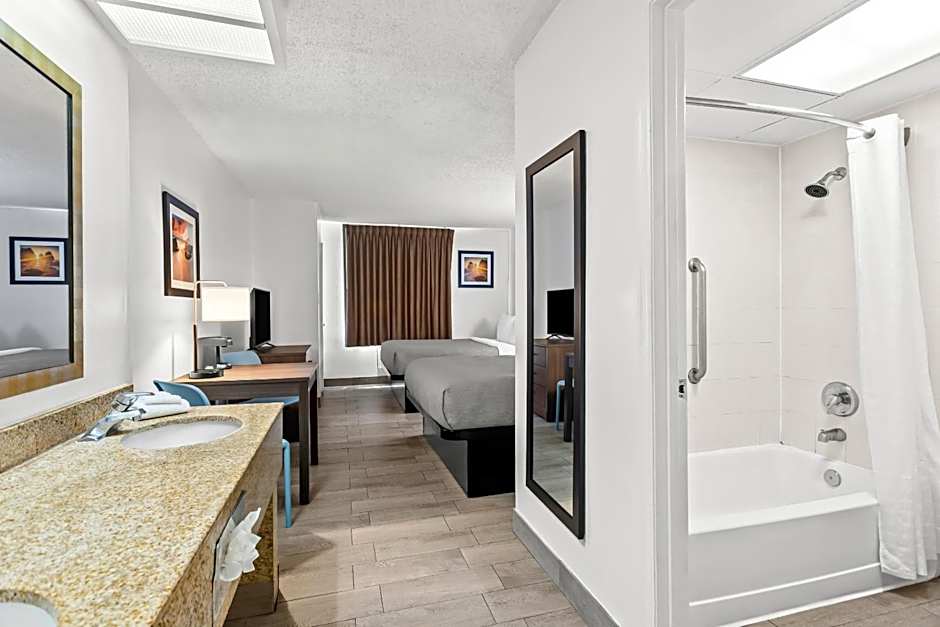 Quality Inn & Suites At Tropicana Field